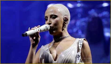 Doja Cat Warns White People To 