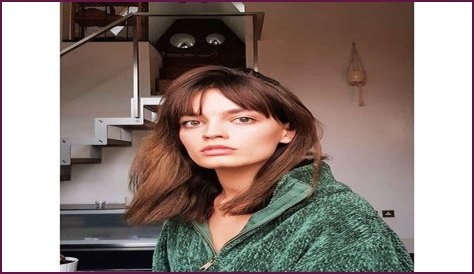 Emma Mackey (Maeve Wiley) Wiki, Biography, Age, Family, Boyfriend & Net Worth