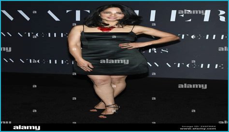 How tall is Aarti Mann